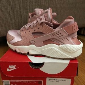 Nike Hurache Women’s size 7.5 Limited Edition